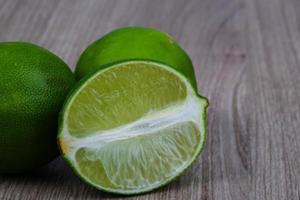 fruits tropicaux - citron vert photo