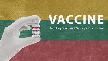 vaccin monkeypox et variole, virus pandémique du monkeypox, vaccination en lituanie pour le monkeypox l'image a des artefacts de bruit, de granularité et de compression photo