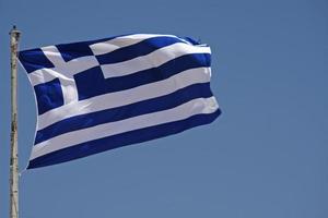 drapeau national grec flottant au vent photo