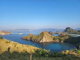 une vue sur la plage de l'île padar photo