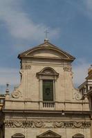 grande église au centre de rome, italie. photo