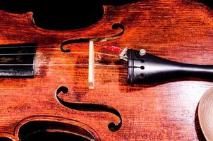violon vintage en bois de forme classique photo