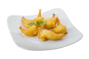 tempura de crevettes sur fond blanc photo