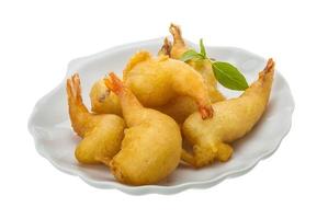 tempura de crevettes sur fond blanc photo