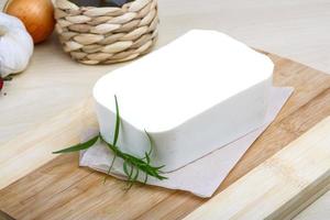 fromage feta sur bois photo