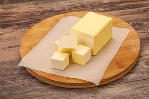 morceau de beurre jaune naturel laitier photo