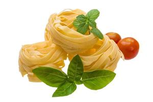 tagliatelles au basilic, tomate et menthe photo