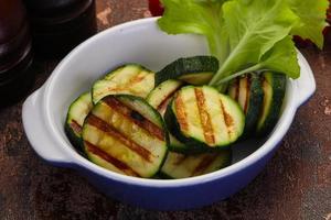 cuisine végétalienne - courgettes grillées photo