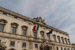 rome, le bâtiment de la consulta sur la place du quirinal. photo