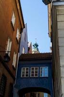 passage à la vieille ville de varsovie, pologne. photo