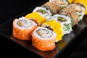 ensemble de sushi de fruits de mer japonais