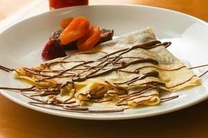 crêpe au chocolat et aux fruits photo