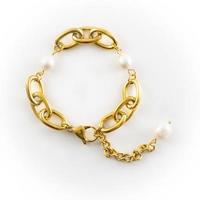 bracelet de perles d'eau douce sur blanc photo
