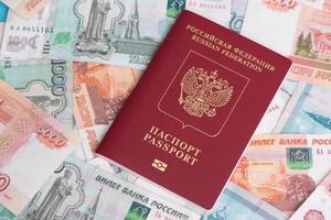 passeport avec des roubles d'argent russe