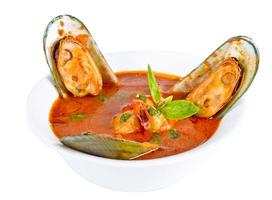 délicieuse soupe méditerranéenne aux fruits de mer photo