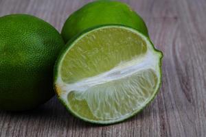 fruits tropicaux - citron vert photo