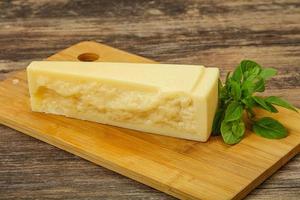 fromage parmesan dur servi basilic photo