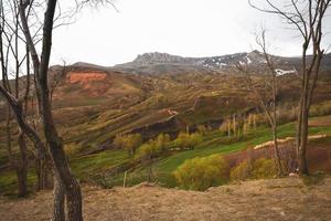le site durupinar avec une structure solide en limonite adjacent au village d'uzengili dans l'est de la turquie. légende de l'arc de noé photo