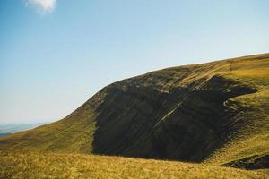 llyn y fan fach dans le parc national des brecon beacons photo