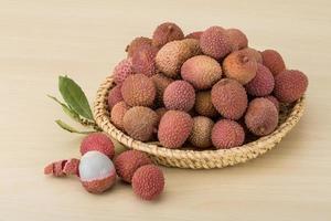 fruits tropicaux - litchi photo