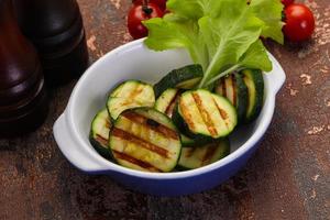 cuisine végétalienne - courgettes grillées photo