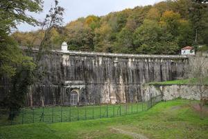 barrage ancien et historique photo