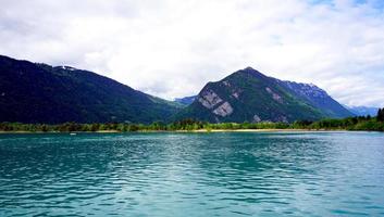 vue sur le lac de thun interlaken photo