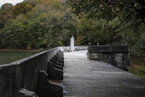 barrage ancien et historique photo