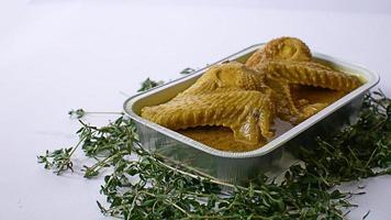 cuisine indonésienne, poulet, légumes, assaisonnement jaune photo