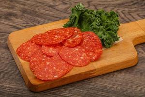 tranches de saucisse italienne au pepperoni spycy photo