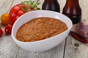 célèbre soupe de tomates au gaspacho espagnol photo