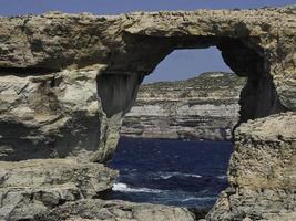 l'île de gozo sur la mer méditerranée photo