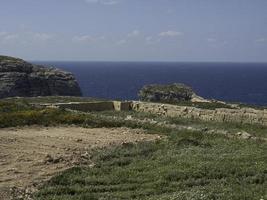 l'île de gozo sur la mer méditerranée photo