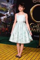 los angeles, 13 février - joey king à la première mondiale d'oz le grand et puissant au théâtre el capitan le 13 février 2013 à los angeles, ca photo