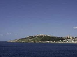 l'île de gozo sur la mer méditerranée photo