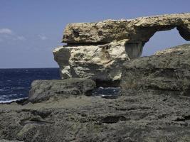 l'île de gozo sur la mer méditerranée photo