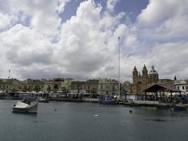 port de marsaxlokk sur l'île de malte photo