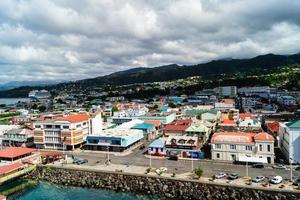 roseau la capitale de la dominique du point de vue du terminal de croisière photo
