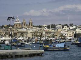 port de marsaxlokk sur l'île de malte photo