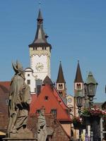 la ville de wuerzburg au bord de la rivière principale photo