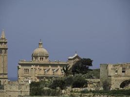 l'île de gozo sur la mer méditerranée photo