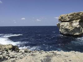 l'île de gozo sur la mer méditerranée photo