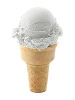 crème glacée dans le cône sur fond blanc photo