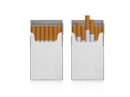 Paquet de cigarettes isolé sur fond blanc photo