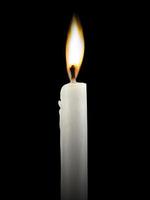 lumière de bougie, bougies de cire blanche isolées sur fond blanc, chemin de détourage photo
