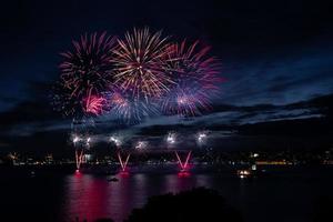 Feux d'artifice sur le détroit du Bosphore, Istanbul, Turquie photo