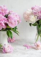 beau bouquet de fleurs pivoines roses photo