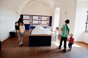 regard familial sur l'aménagement du château de veveri, république tchèque. photo