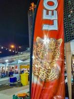 huai khwang bangkok thaïlande 2018 chang leo beer thai night market street food, bangkok, thaïlande. photo