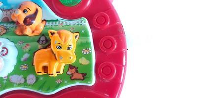 jouets pour enfants animaux sonores, fond blanc. photo